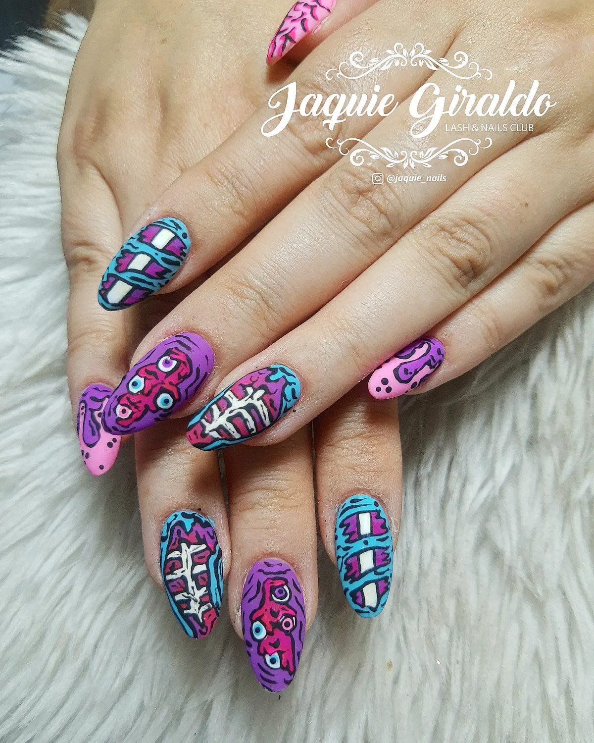 Diseño de uñas estilo Halloween (zombies)