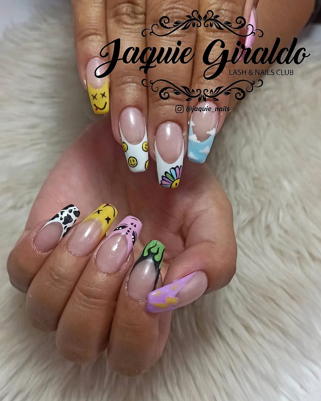 Diseño de uñas estilo alien