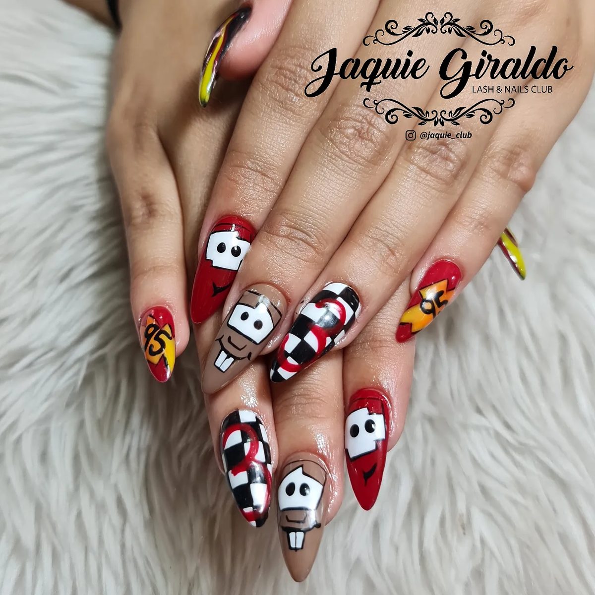Diseño de uñas temática de autos