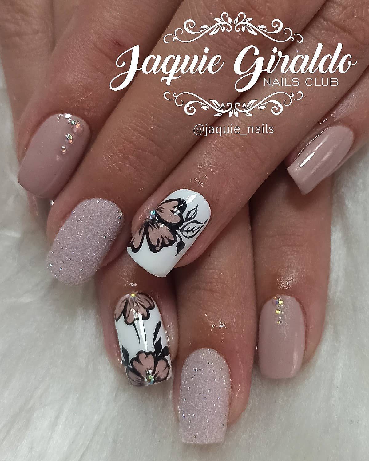 Maquillaje en semipermanente sobre uña natural